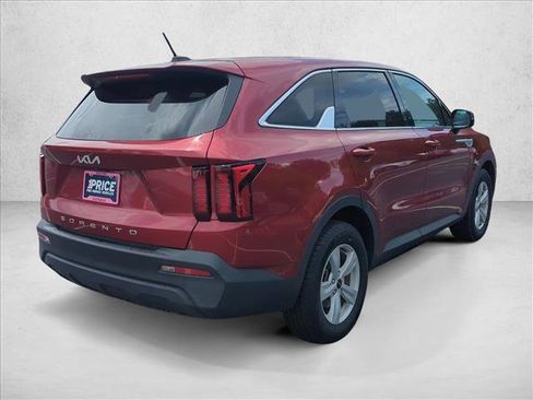 Used 2022 Kia Sorento LX FWD image 4