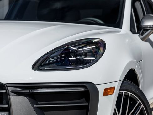 Certified 2026 Porsche Macan Turbo AWD/4WD image 17