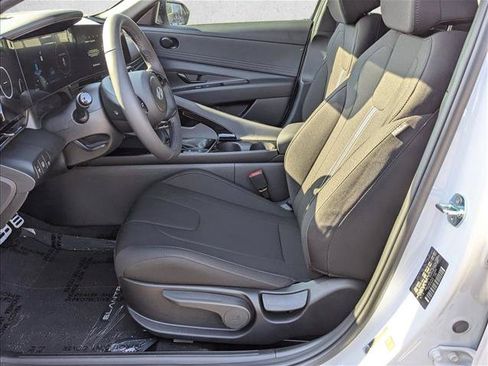 Used 2025 Hyundai Elantra SEL FWD image 4
