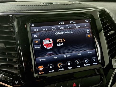 Used 2019 Jeep Cherokee Limited FWD image 14