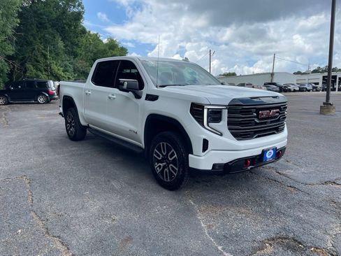 Used 2025 GMC Sierra 1500 AT4 w/ AT4 Premium Package AWD/4WD image 9