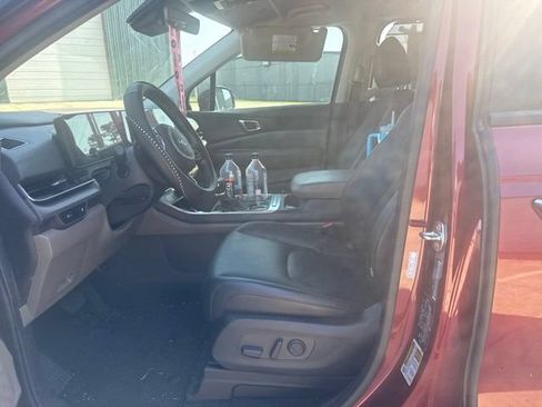 Used 2025 Kia Carnival EX FWD image 9