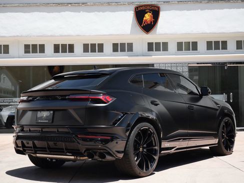 Used 2023 Lamborghini Urus S AWD/4WD image 3