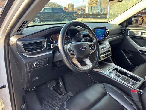 Used 2021 Ford Explorer XLT w/ Equipment Group 202A image 13
