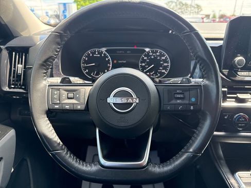 Used 2022 Nissan Pathfinder SV AWD/4WD image 17