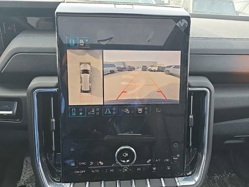 Used 2025 GMC Yukon Denali w/ Denali Reserve Package image 24