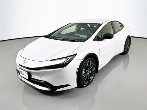 Used 2023 Toyota Prius XLE image 3