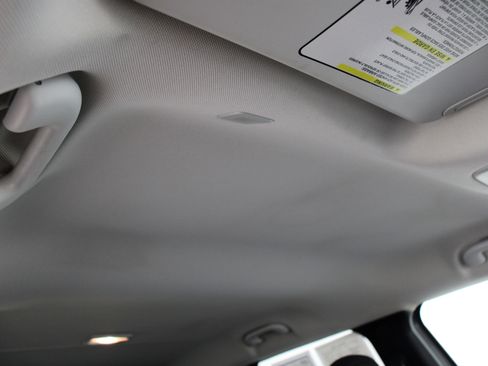 Used 2019 Jeep Renegade Latitude w/ Popular Equipment Group image 25