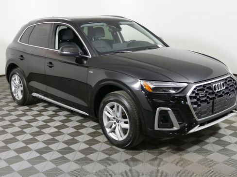Used 2022 Audi Q5 2.0T Premium w/ Convenience Package image 1