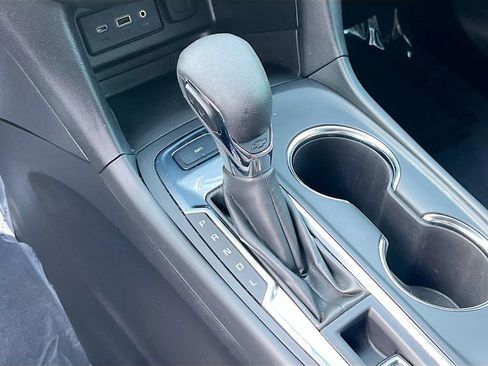 Used 2023 Chevrolet Equinox LT image 25