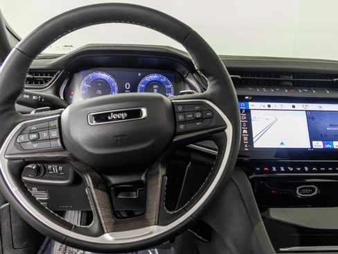 New 2026 Jeep Grand Cherokee Altitude image 30