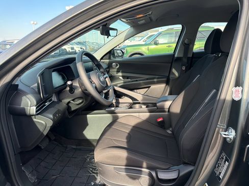 Used 2026 Hyundai Elantra Hybrid FWD image 10