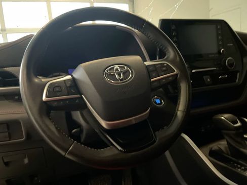 Used 2022 Toyota Highlander XSE image 14