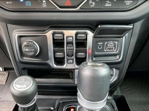 Used 2024 Jeep Wrangler High Altitude AWD/4WD image 17