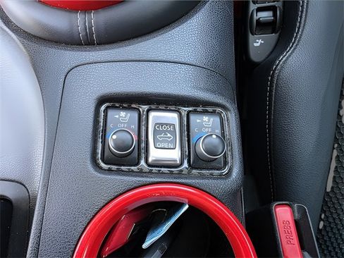 Used 2016 Nissan 370Z Touring image 18