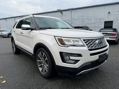 Used 2017 Ford Explorer Platinum AWD/4WD image 3