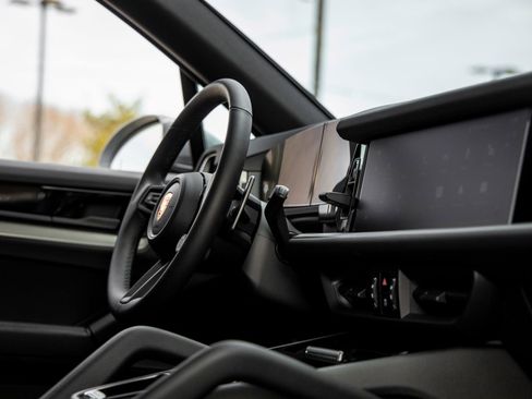 Certified 2026 Porsche Cayenne AWD/4WD image 46
