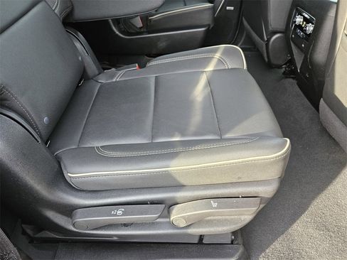 Used 2024 GMC Yukon SLT image 35