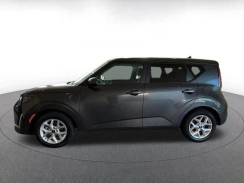 Used 2025 Kia Soul LX w/ LX Technology Package FWD image 7
