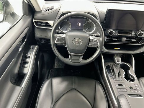 Used 2023 Toyota Highlander XLE image 20