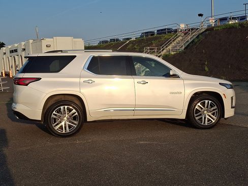 Used 2024 Chevrolet Traverse High Country FWD image 7