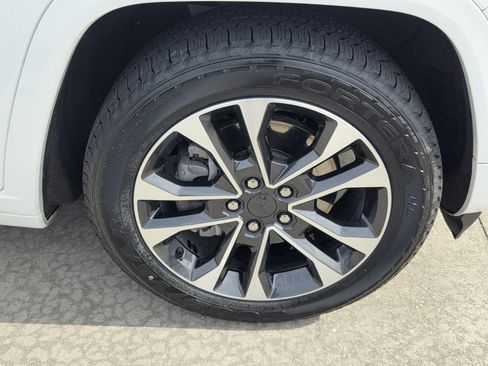 Used 2024 Jeep Grand Cherokee L Overland w/ Trailer Tow Package image 14