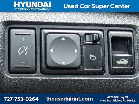 Used 2015 Nissan Sentra SV FWD image 22
