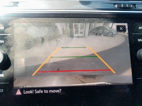 Used 2022 Volkswagen Tiguan SE image 9