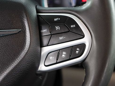 Used 2023 Chrysler Pacifica Touring-L FWD image 14