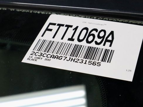 Used 2018 Chrysler 300 Touring L image 35