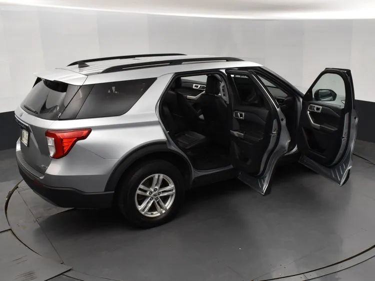 Used 2023 Ford Explorer XLT w/ Equipment Group 202A AWD/4WD image 6