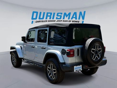 Used 2024 Jeep Wrangler Unlimited Sahara AWD/4WD image 4