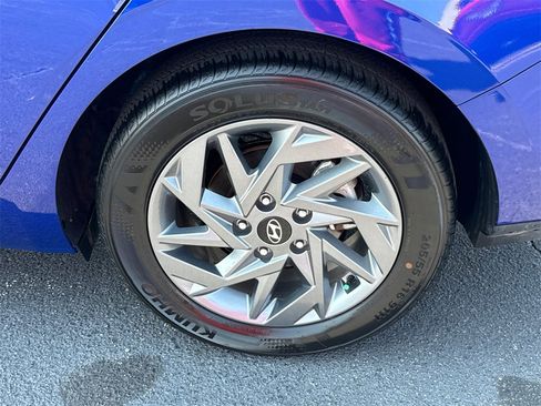 Used 2024 Hyundai Elantra SEL image 19