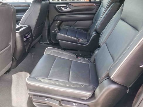 Used 2023 Chevrolet Suburban Premier image 17