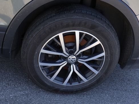 Used 2019 Volkswagen Tiguan SE image 46