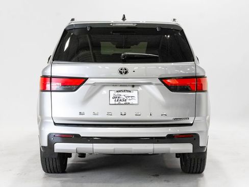 Used 2025 Toyota Sequoia Capstone AWD/4WD image 37