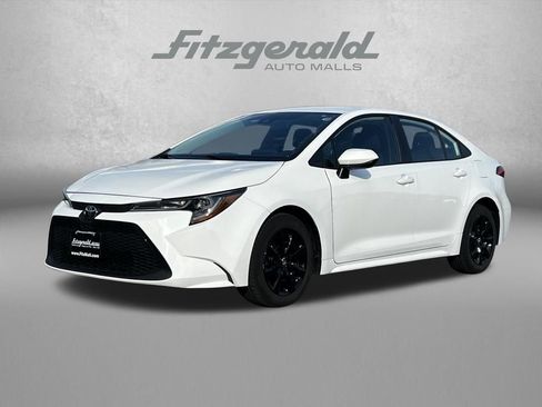 Used 2022 Toyota Corolla LE image 2