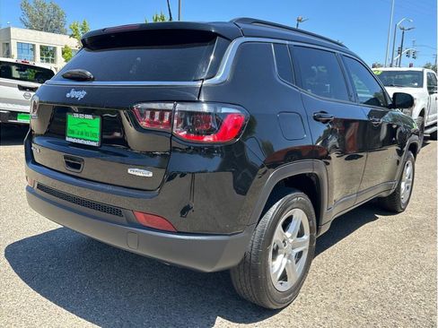 Used 2023 Jeep Compass Latitude AWD/4WD image 8
