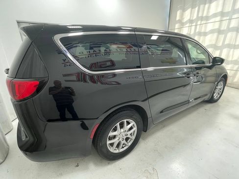 Used 2024 Chrysler Voyager LX FWD image 4