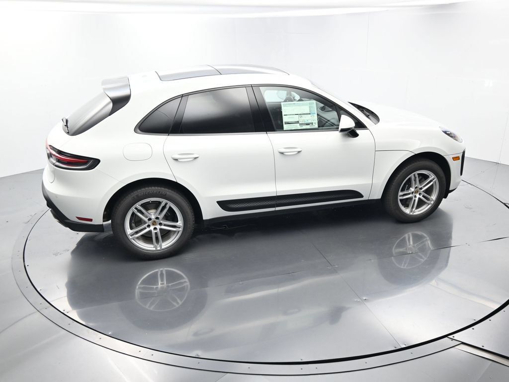 Certified 2025 Porsche Macan AWD/4WD image 38