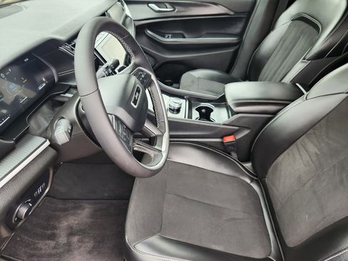 Used 2024 Jeep Grand Cherokee L Altitude image 8