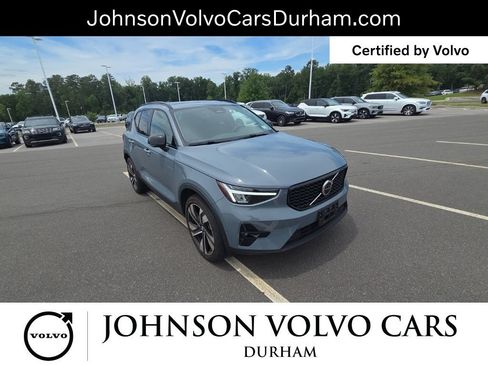 Used 2023 Volvo XC40 B5 Plus w/ Protection Package Premier AWD/4WD image 5