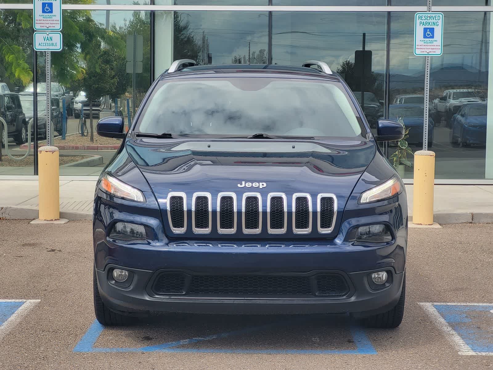 Used 2018 Jeep Cherokee Latitude Plus FWD image 2