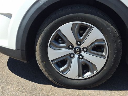 Used 2019 Kia Niro EX FWD image 10