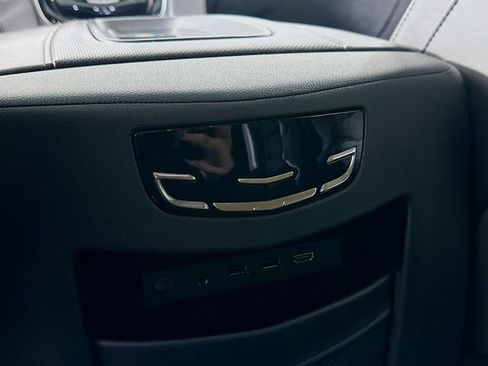 Used 2019 Cadillac Escalade ESV Platinum image 27