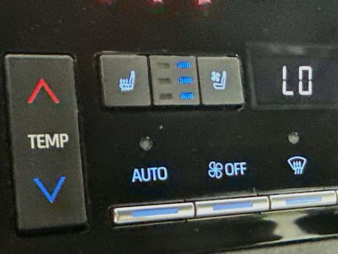 Used 2020 Toyota Avalon Limited w/ Advanced Safety Package FWD image 25
