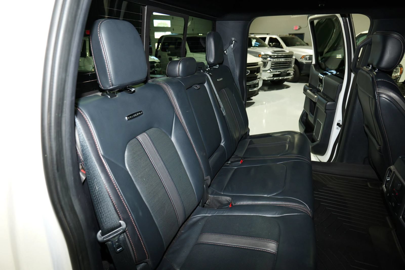 Used 2022 Ford F350 Platinum w/ FX4 Off-Road Package AWD/4WD image 16