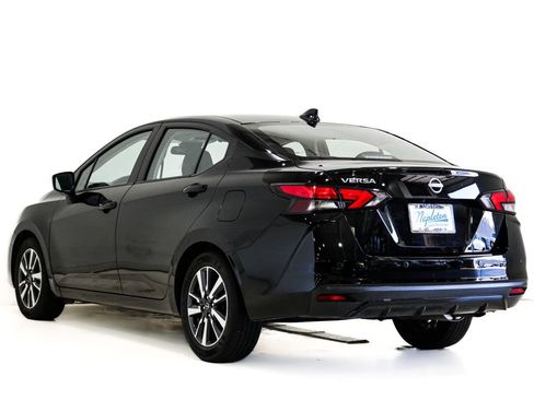 Used 2025 Nissan Versa SV FWD image 7
