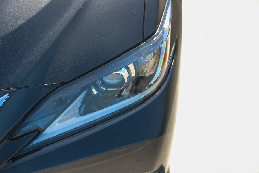 Certified 2024 Lexus ES 300h w/ Premium Package FWD image 9