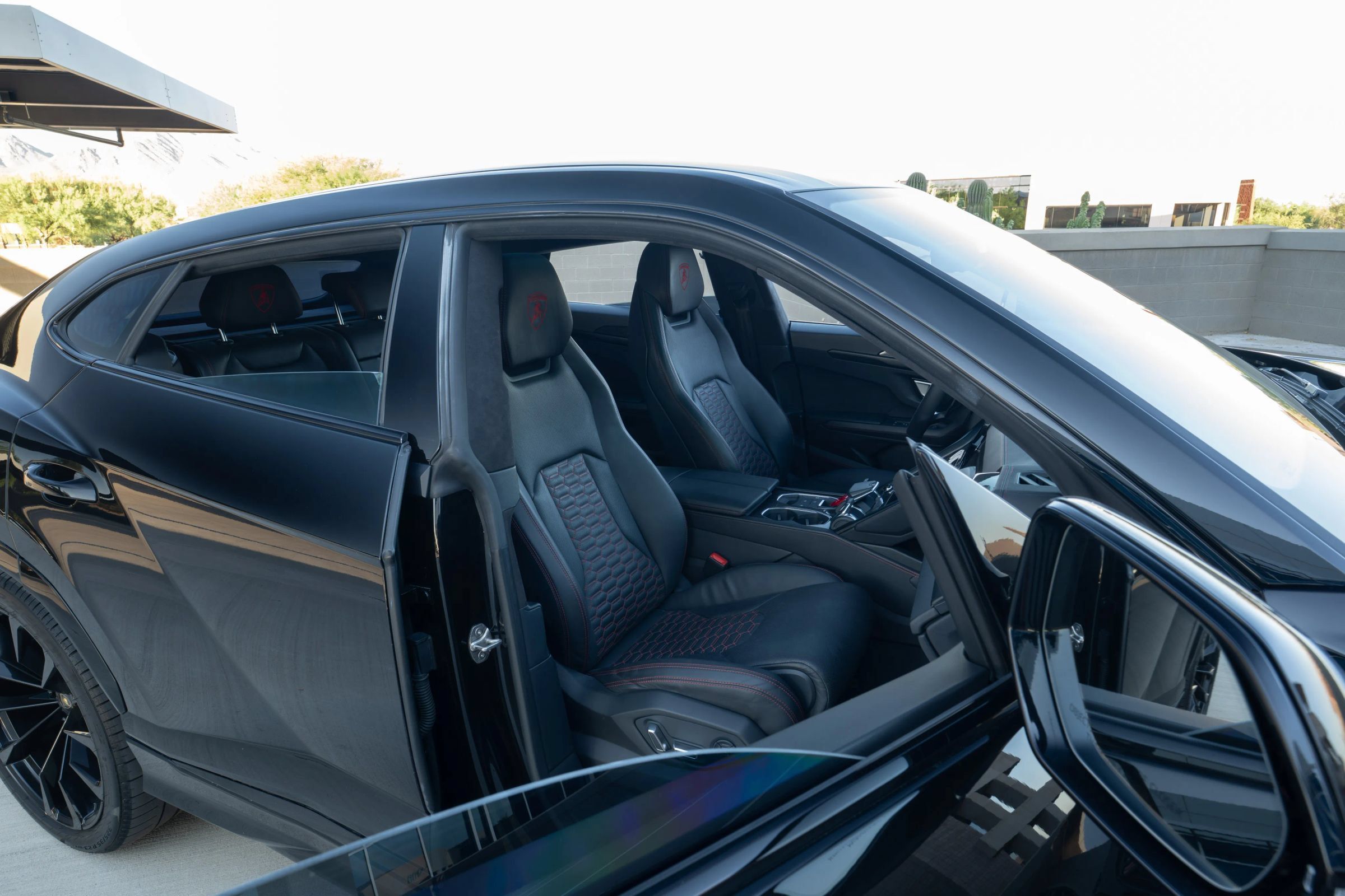 Used 2021 Lamborghini Urus AWD/4WD image 26